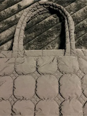 Quilted Black Women’s Tote Bag - Everyday Puffer Style thumbnail 3