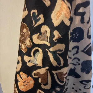 100‎ percent cashmere shawl with hearts and bunny’s thumbnail 5