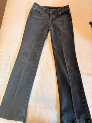 White House Black Market Blanc Bootcut Jeans Gray Wash Mid Rise Stretch Size 6R thumbnail 1