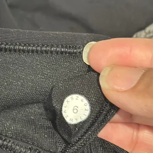 Lululemon Women's Sports Bra with Phone Holder on back Size 6 Black Running thumbnail 7
