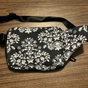 Vera Bradley Belt Bag Chandelier Noir Zip Around Card Slots Strap thumbnail 3
