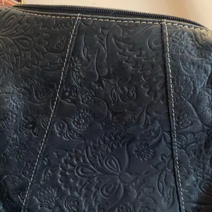 Fossil Black Embossed Shoulder Bag Tan Strap Purse Vintage 1990s Y2K thumbnail 3