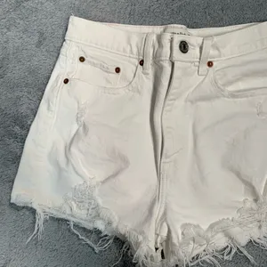 Abercrombie & Fitch the mom short high rise Jean Shorts white thumbnail 2