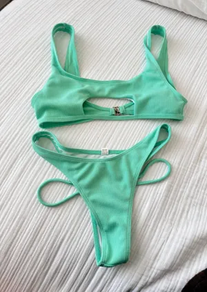 Green Swimsuit Size M thumbnail 1