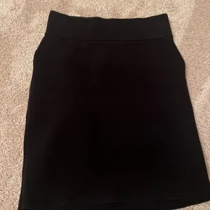 Elegant Black Women's Skirt thumbnail 1