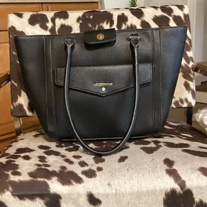 Liz Claiborne Black pebbled faux leather purse thumbnail 3
