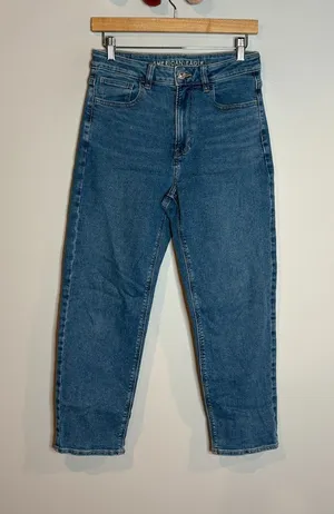 American Eagle medium wash Mom Straight Jeans thumbnail 1