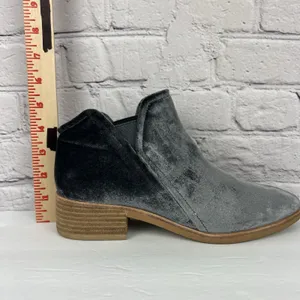 Dolce Vita Velveteen Ankle Booties Sz 8.5 Gray Almond Toe Boho Block Heel Party thumbnail 7
