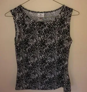Black and White Top thumbnail 1