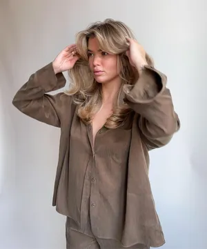Djerf Avenue On The Go Shirt Mocha thumbnail 1