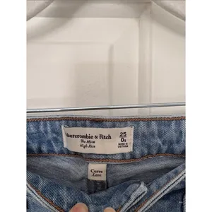 Abercrombie & Fitch The Mom High Rise Curve Love 25 short thumbnail 2