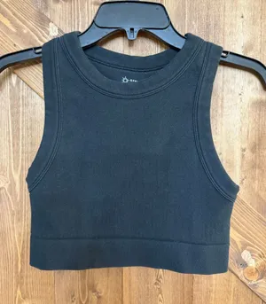 Offline by Aerie Women’s M Black Seamless Ribbed Crop Tank Top Medium Support (9 thumbnail 1