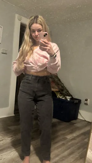 Levi’s Mom Jeans High-Waisted thumbnail 4