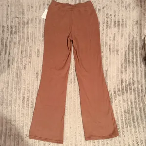 PacSun Womens Flare Sweatpants Brown Pacific Sunwear Graphic Small NWT thumbnail 7