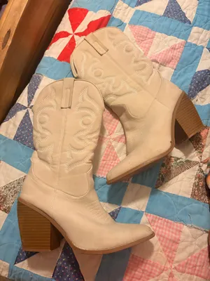 White Boots Size 8.5 thumbnail 1