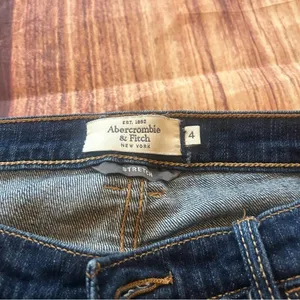 Women’s Abercrombie & Fitch Low Rise Straight Jeans Size 4 thumbnail 4