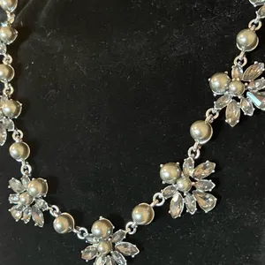Elegant Silver and Pearl Necklace thumbnail 2