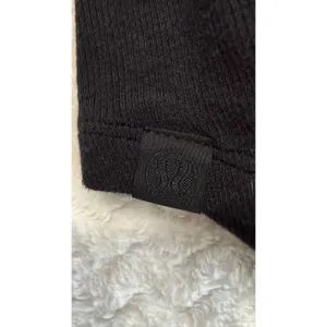 Lululemon Athletica Black Ribbed Knit Long Sleeve Crew Neck Curved Hem Top 4355 thumbnail 4