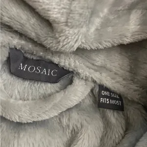 Plush Hooded Women's Bathrobe thumbnail 2
