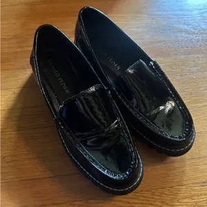 Donald Pliner Hope Platform Loafers in Black Patent Vegan Leather, Size 8.5 M thumbnail 2