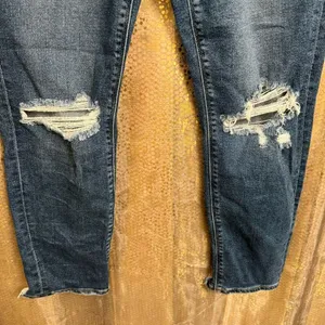 American Eagle Dark Wash Stretch Ripped Mom Jeans Size 6 Regular thumbnail 3