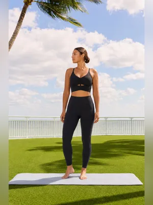 Athleta Black Ruched Cutout Longline Sports Bra M Yoga Pilates Adjustable thumbnail 2