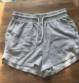 H&M Shorts thumbnail 1