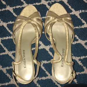 Karen Scott heels thumbnail 1