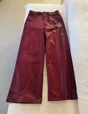 L’AGENCE Kendra Coated Flare Jeans Burgundy Syrah Size 25 Excellent condition thumbnail 1