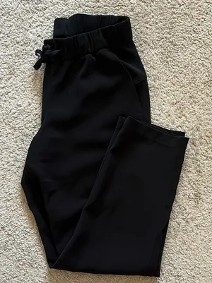 Women’s Lululemon Black Woven 7/8 Pants thumbnail 1