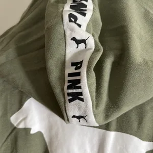 VS Victoria's Secret PINK Green Dog Logo Hoodie​​ thumbnail 8