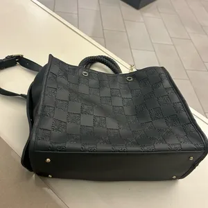 Steve Madden Elegant Black Handbag with Gold Accents Some usage-clean! thumbnail 2