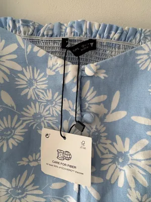 NEW!! Zara Blue and White Adorable Floral‎ Crop Top thumbnail 3