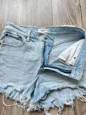 Abercrombie & Fitch The Mom Short Mid Rise Light Wash Distressed Size 27 thumbnail 6