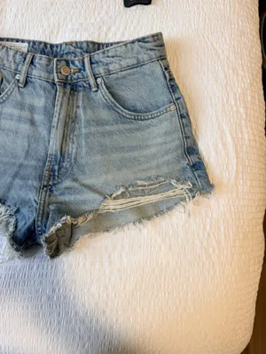 Zara High-Rise Distressed Denim Cutoff Shorts - Light Wash thumbnail 3
