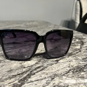Black Sunglasses thumbnail 8