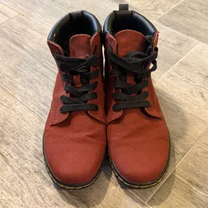Dr. Martens Maelly Maroon Canvas 6 Eye Lace Up Ankle Boots Women's Size 8 AW004 thumbnail 2