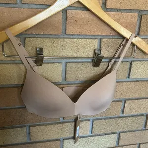 NWT SKIMS Wireless Form Push Up Plunge Bra Clay Beige Women’s Size 30B thumbnail 2