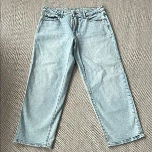 Old Navy Light Wash Denim Jeans thumbnail 1