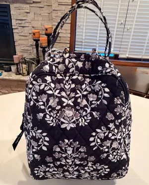 RETIRED: Vera Bradley | Chandelier Noir lunch bag thumbnail 5