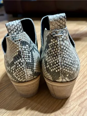 Dolce Vita Cream & Black Snake-Print Cutout Ankle Boots ladies sz U.S 8.5 thumbnail 9