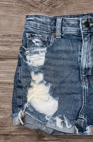 American Eagle Denim Mom Distressed Jean Cuffed Shorts Size 0 thumbnail 5