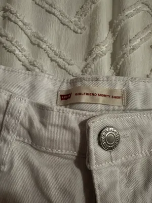 Levi’s Girlfriend Shorty Shorts thumbnail 3