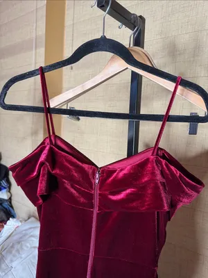 Windsor Gemma Burgundy Velvet Off Shoulder Mermaid Gown Size XS thumbnail 12