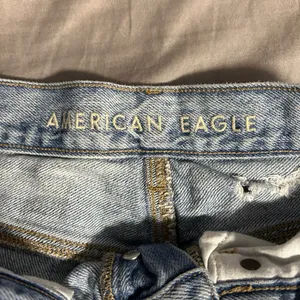 American Eagle 90s Boyfriend Distressed 100% Cotton Jean Shorts Size 0 thumbnail 4
