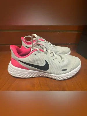 Nike Women's Light Gray and Hot Pink Running Sneakers thumbnail 3