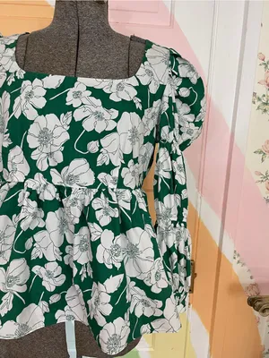 Tuckernuck Hyacinth House Green Floral Clemons Cotton Peplum Top Sz M 💛🎀 thumbnail 5
