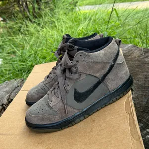 Nike Dunk High Skateboarding Shoes Brown /Black Swoosh Suede boys size 6.5 thumbnail 3