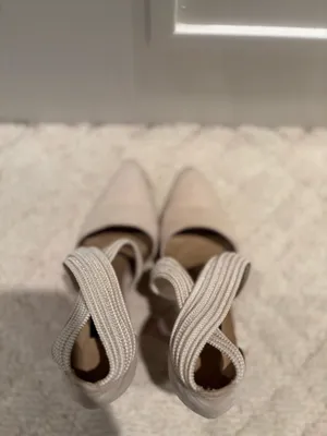 Stuart Weitzman Ivory Pointed Toe Criss Cross Strap Heels Size 6 thumbnail 4