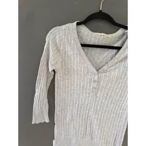Aeropostale Y2k Grey Ribbed‎ Cable Knit Henley 3/4 Sleeve V-Neck Top Large thumbnail 2
